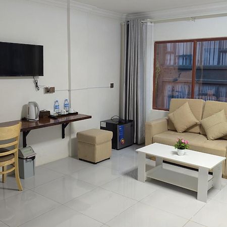 Empire House, Phnom Penh Hotel Exterior photo