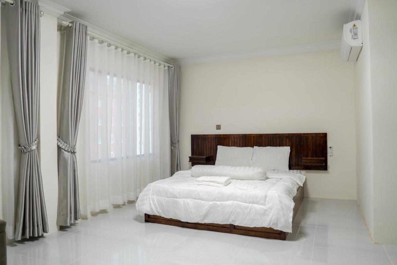 Empire House, Phnom Penh Hotel Exterior photo
