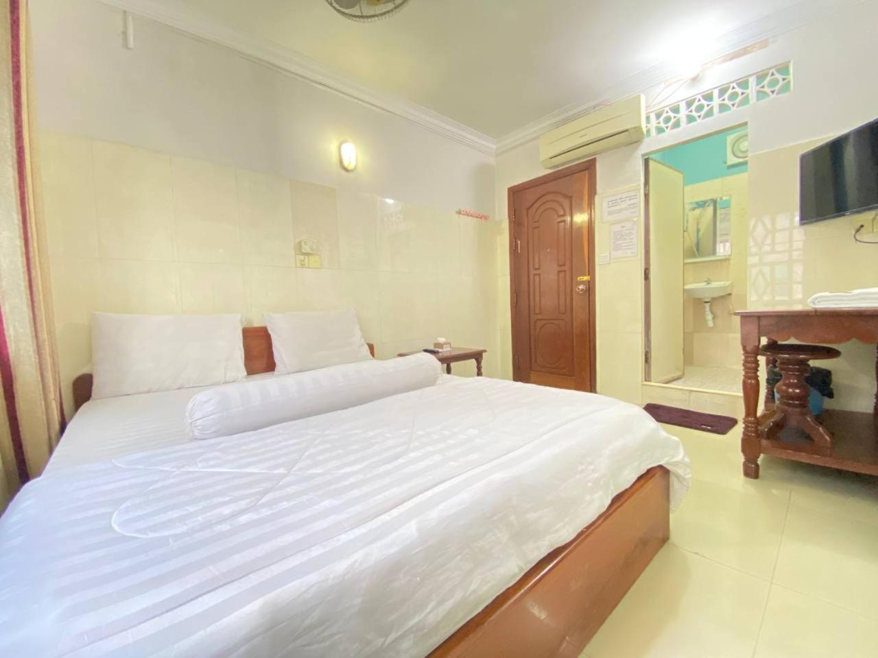 Empire House, Phnom Penh Hotel Exterior photo