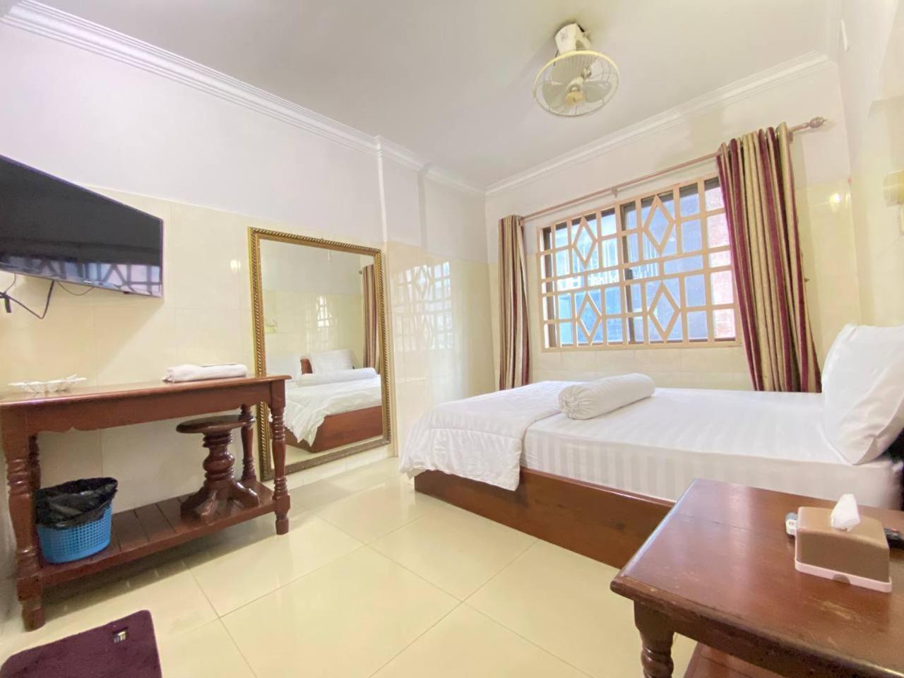 Empire House, Phnom Penh Hotel Exterior photo