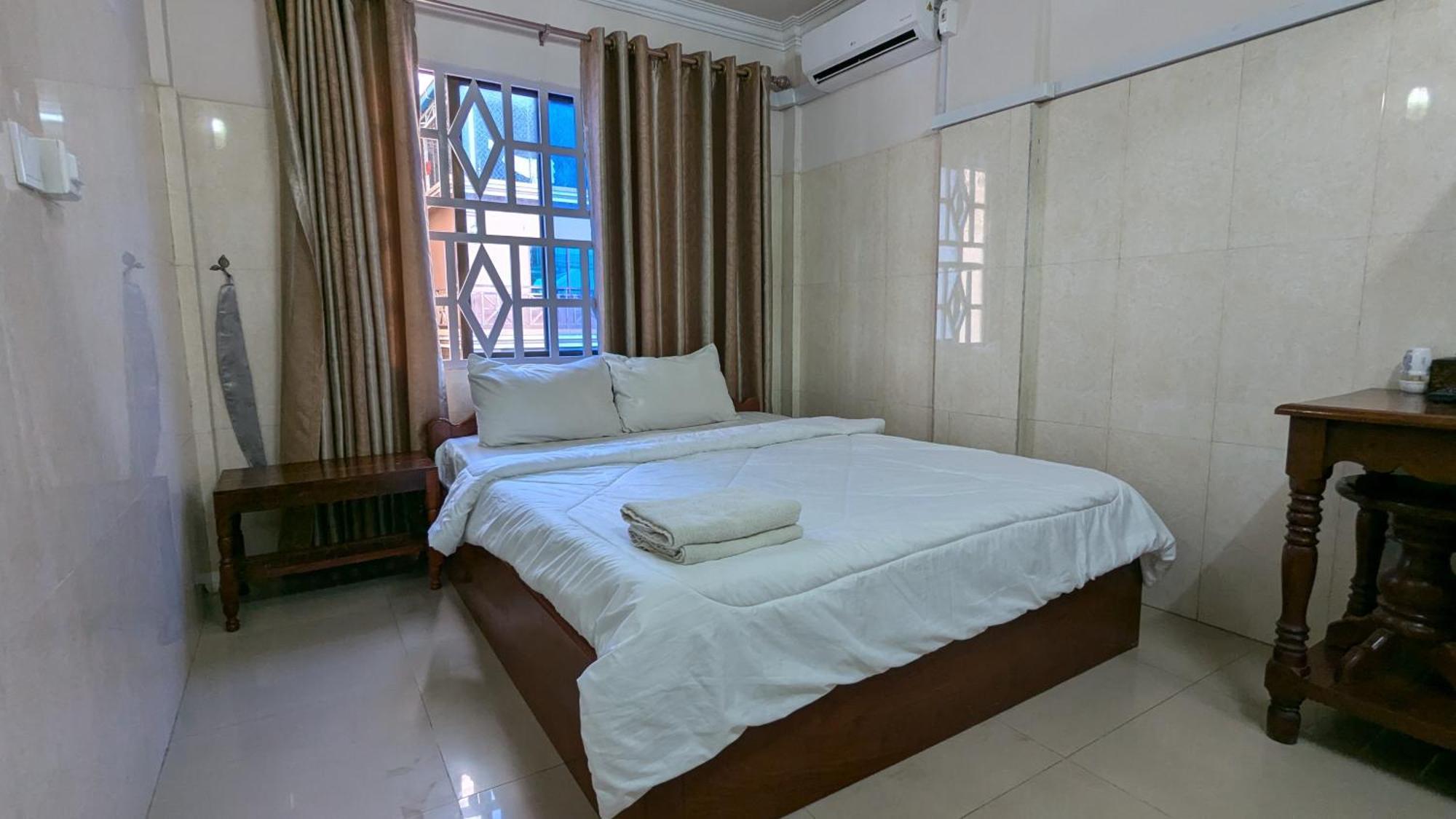Empire House, Phnom Penh Hotel Exterior photo