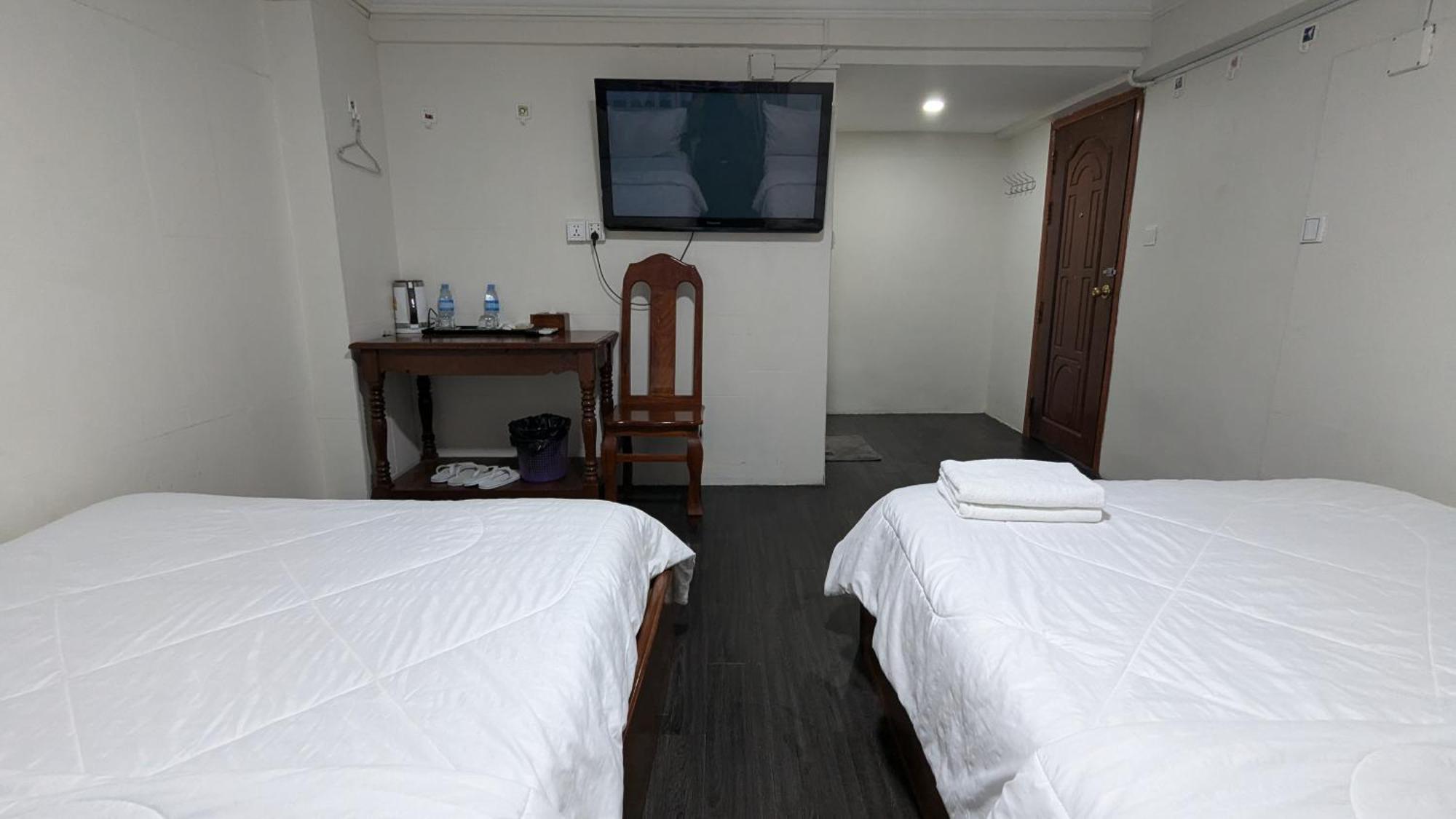 Empire House, Phnom Penh Hotel Exterior photo