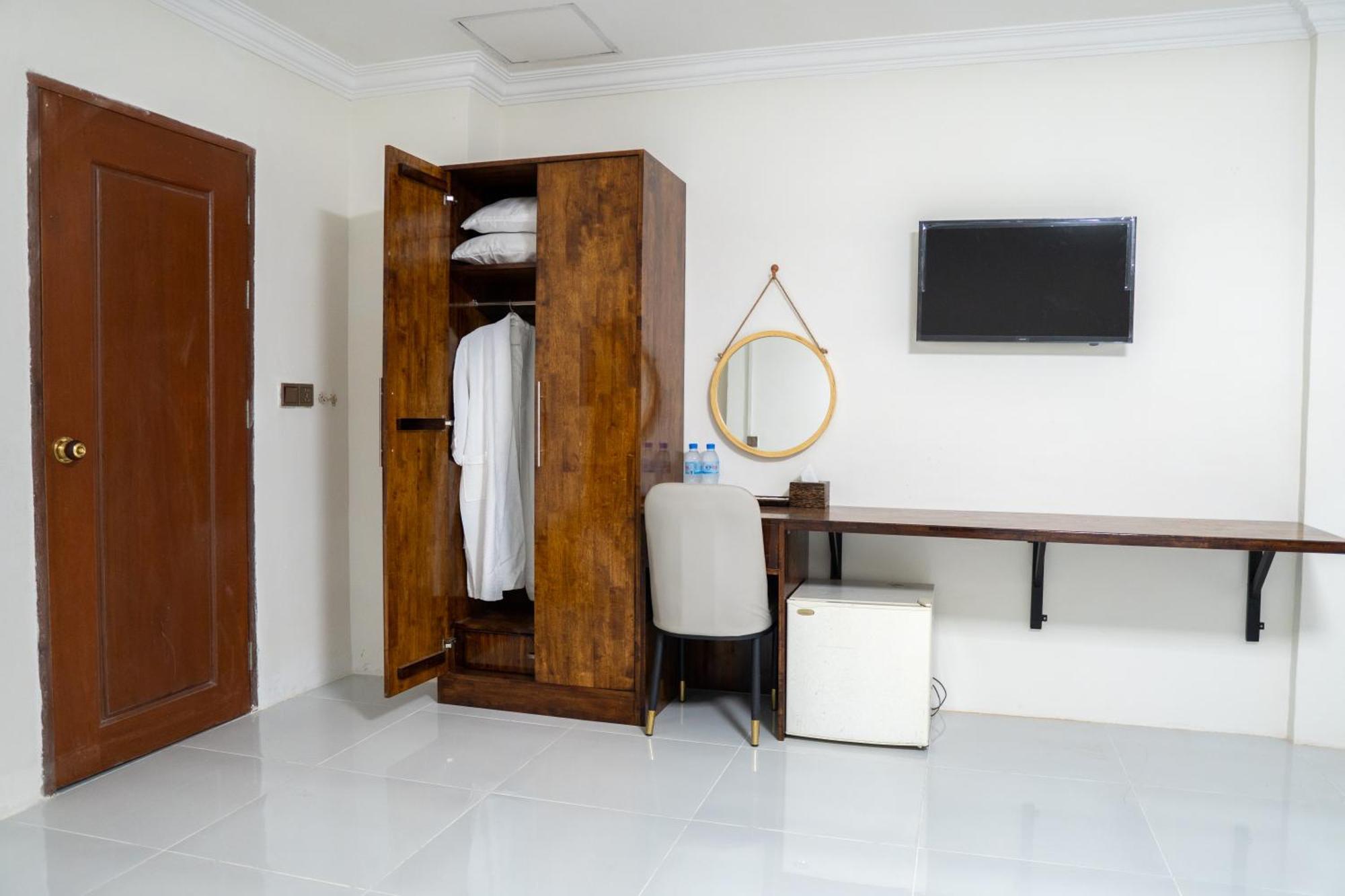 Empire House, Phnom Penh Hotel Exterior photo